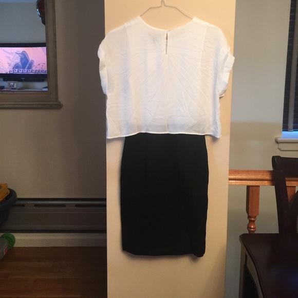 Short Sleeve Dress - Picture 2 of 2