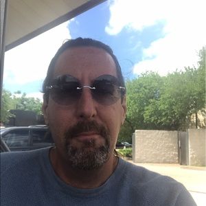 Meet your Posher, Christopher