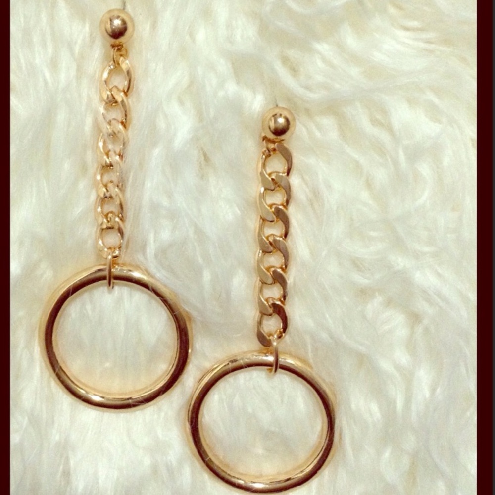 FREE W/ PURCHASE 🆕GOLD DANGLE EARRINGS