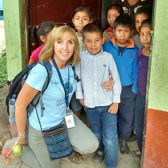 Meet your Posher Lisa - Picture 4 of 11