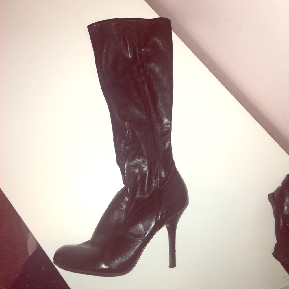 Black round toe knee high boot