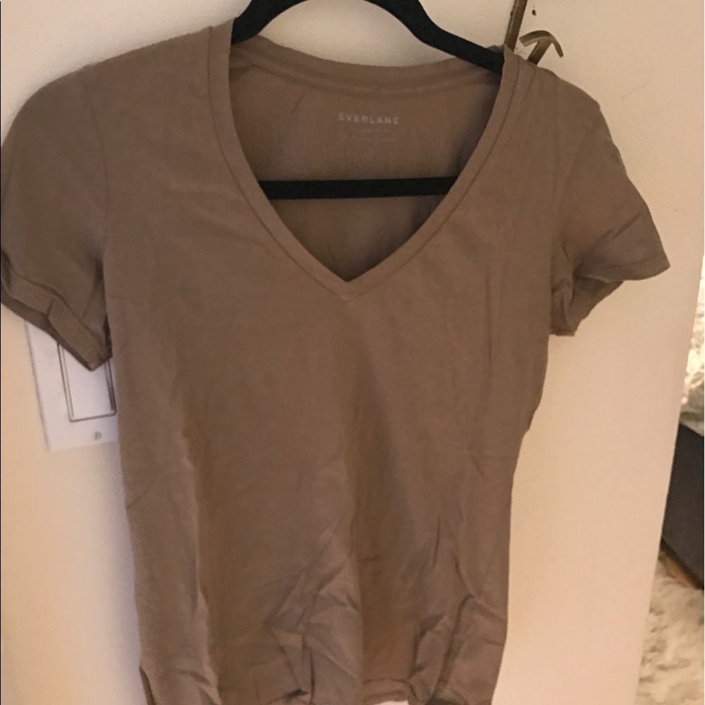 Everlane vneck tee