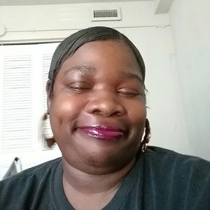 Meet your Posher, Lauretha