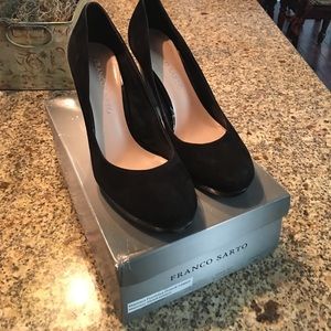 SALE! Black suede pumps