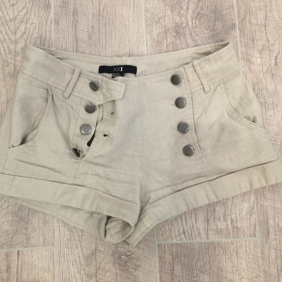 Forever 21 beige shorts - Picture 2 of 6