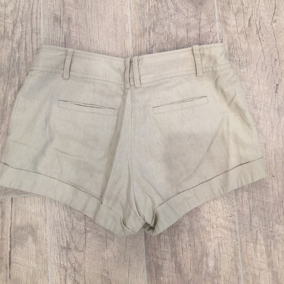Forever 21 beige shorts - Picture 3 of 6