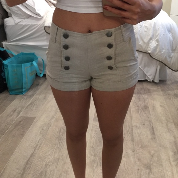 Forever 21 beige shorts - Picture 4 of 6
