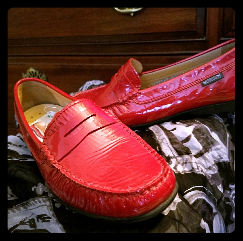 Mephisto red sparkle patent leather loafers Janet