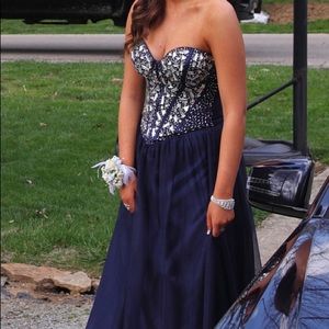 Bee Darlin Formal Dress 5/6....Beautiful Condition