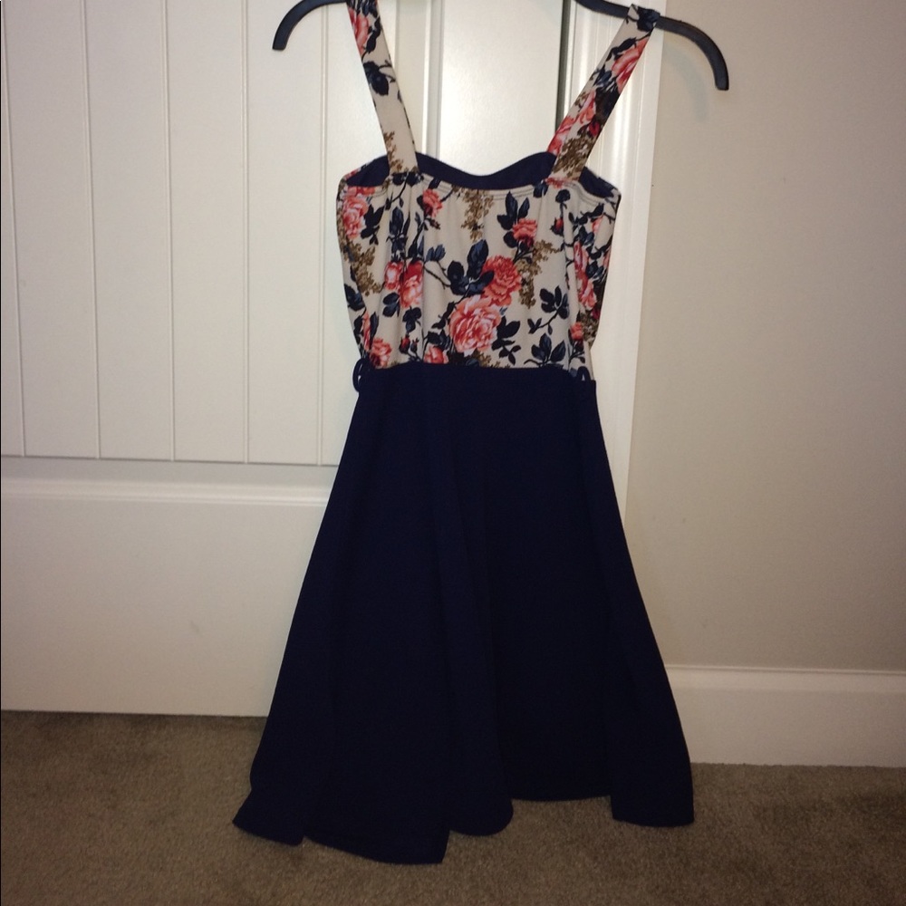 Dress - Picture 2 of 3