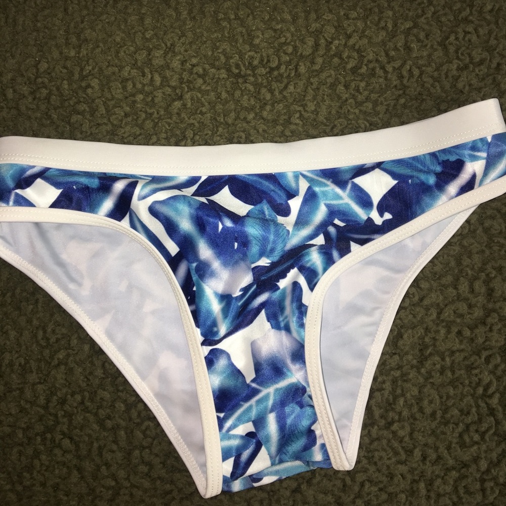 Medium tropical bikini bottoms
