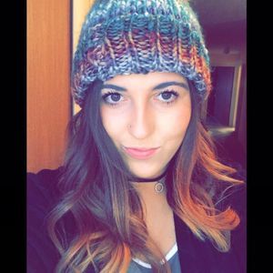 Meet your Posher, Hallie