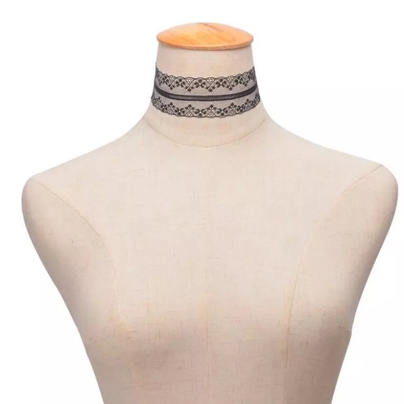 Avery Lace Black Choker - Picture 3 of 5