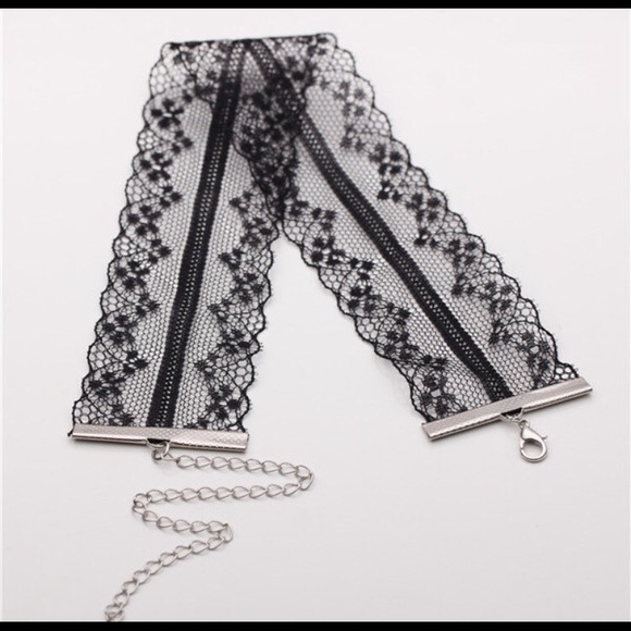 Avery Lace Black Choker - Picture 4 of 5
