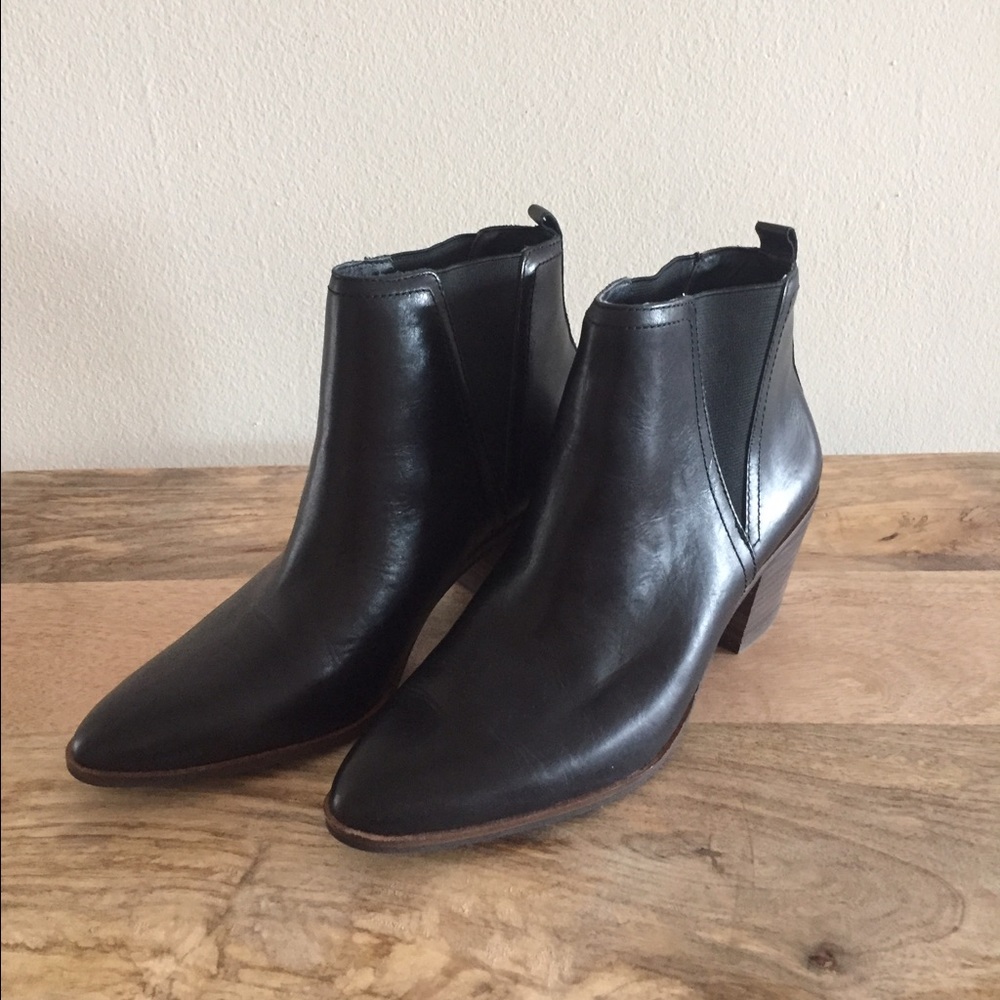 LUCKY BRAND, NWOT, BLACK LEATHER CHELSEA BOOTS