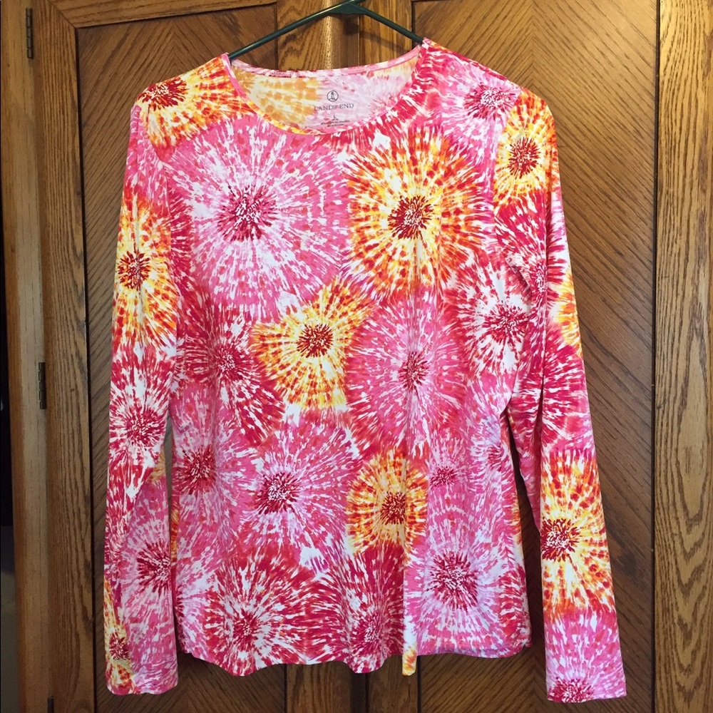 Sunburst pattern long sleeve scoop neck blouse/tee