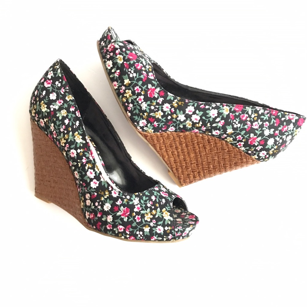 Floral wedges