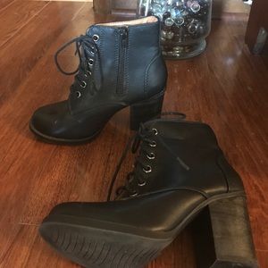 Soda Brand Prairie Boots-size 5 1/2