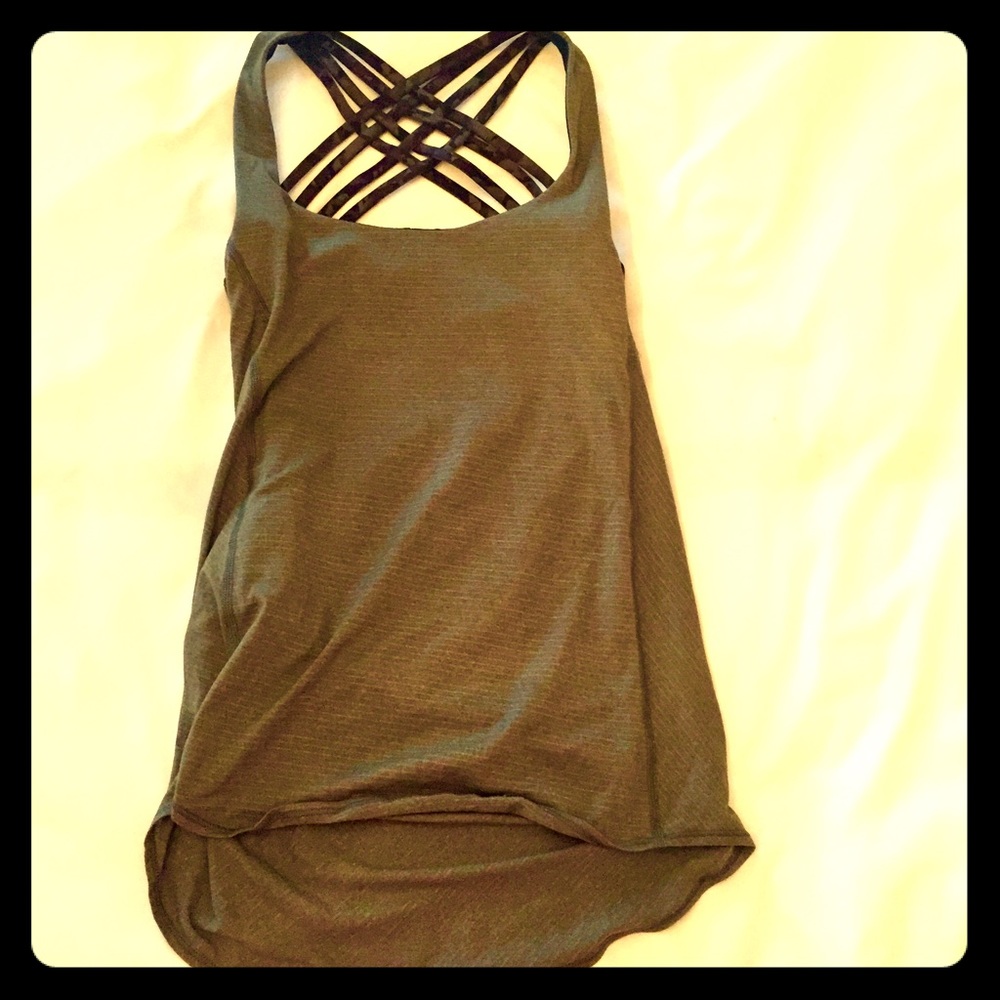 LuLulemon yoga lighten up bra-loose back tank