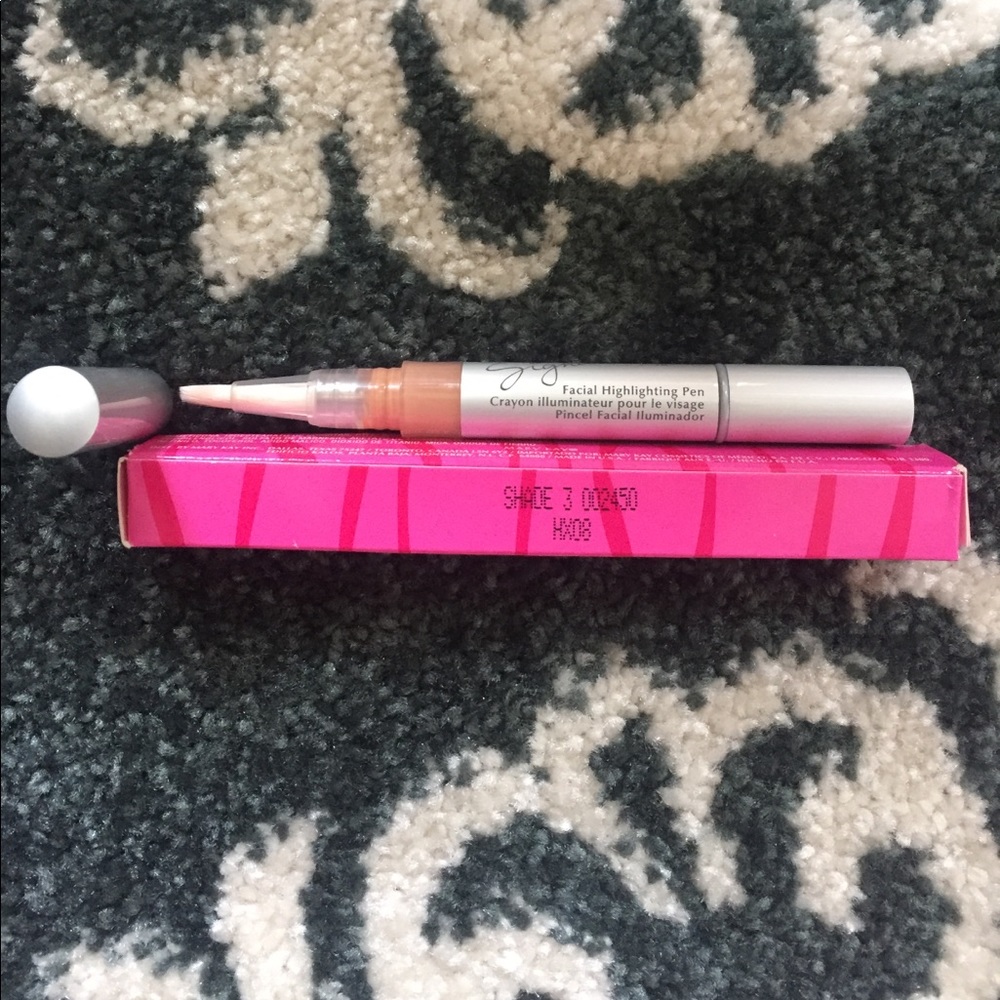 Mary Kay Highlighting Pen in Shade 3