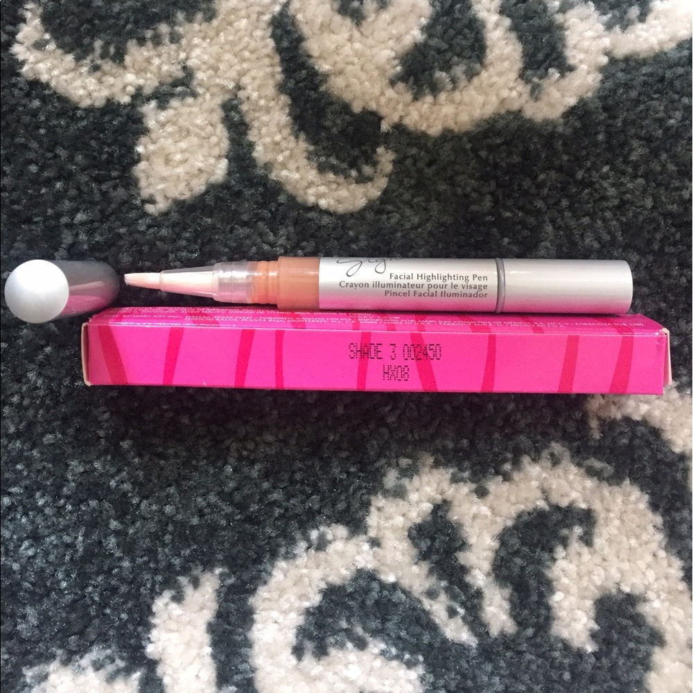 Mary Kay Highlighting Pen in Shade 3