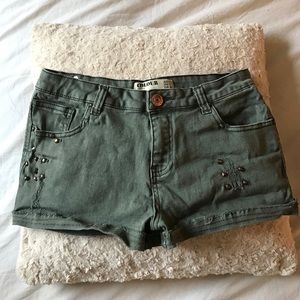 SALE 🚨Olive green shorts with stud embellishment