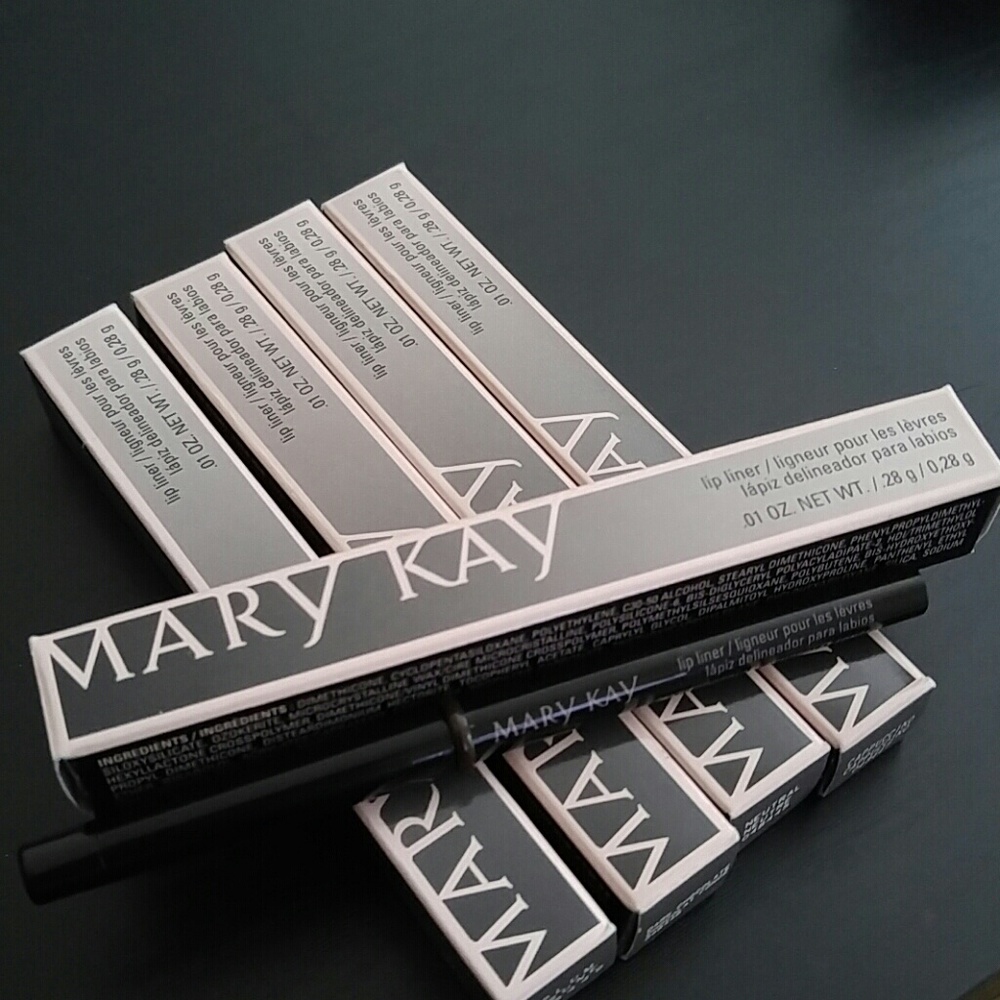 SOLD-Mary Kay Lip Liner