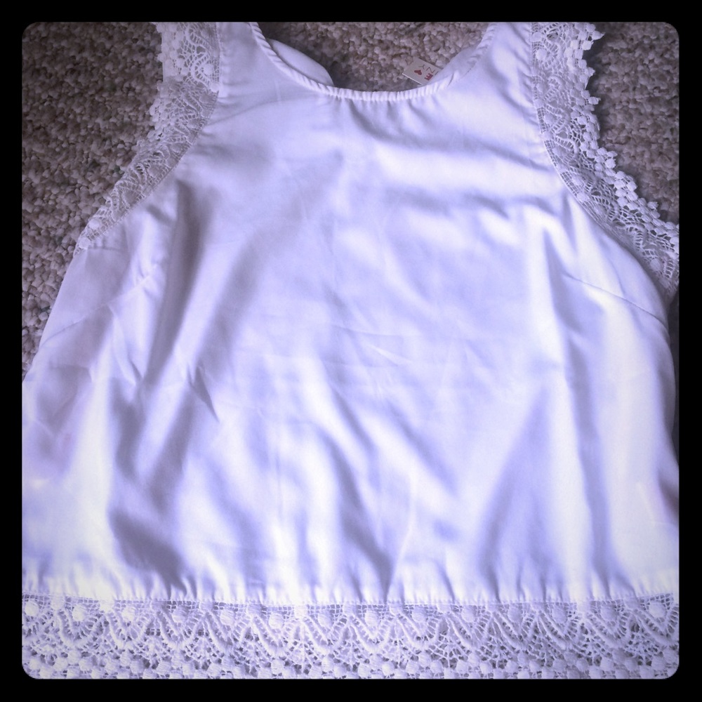 New with tags whit shirt