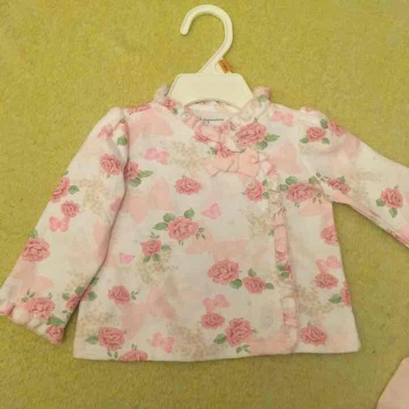 Floral button down with footie bottom - Picture 3 of 4