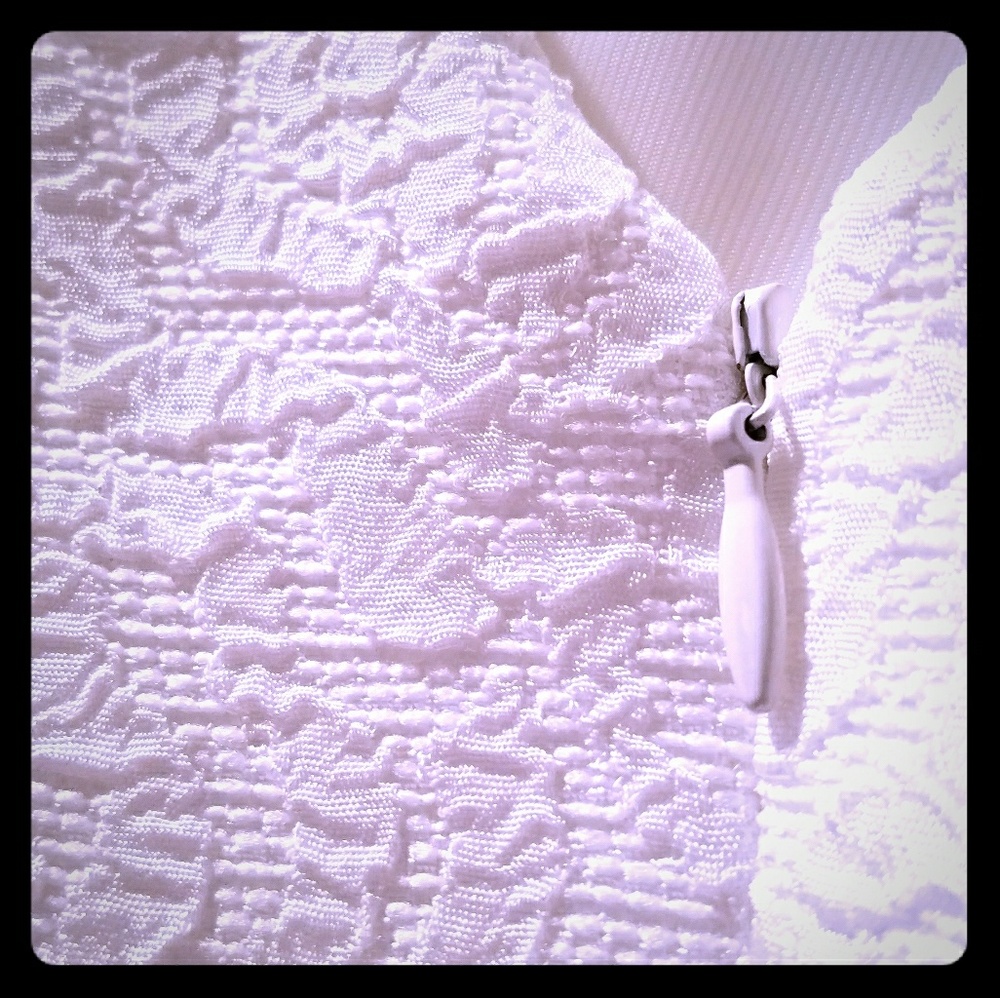 SOLD Carmen Marc Valvo Diner en Blanc sheath dress
