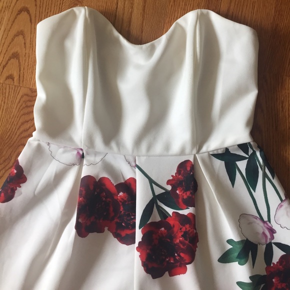 🎉HP 🎉 Floral Romper - Picture 2 of 4