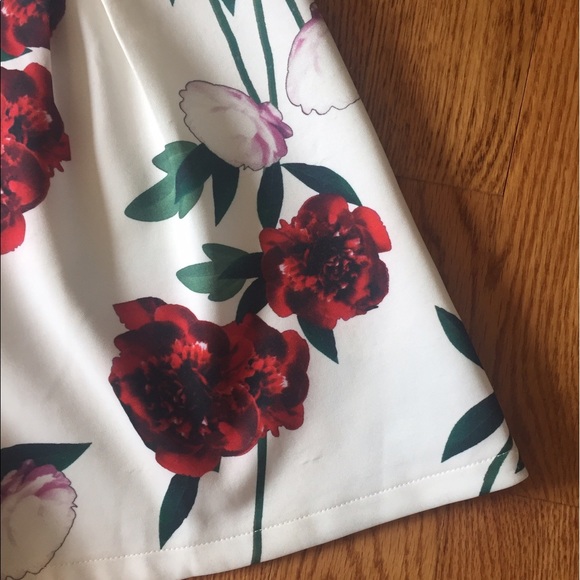 🎉HP 🎉 Floral Romper - Picture 3 of 4