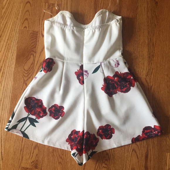 🎉HP 🎉 Floral Romper - Picture 4 of 4