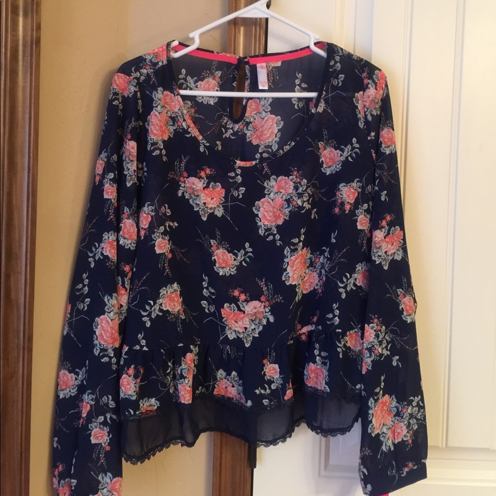 Floral top, never worn.
