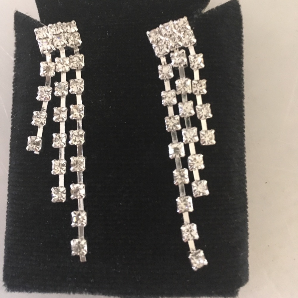 Rhinestone 3Tier White Rhodium pierced earrings