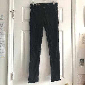 AG jeans: The Prima Mid-Rise Cigarette