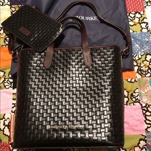💯 % authentic leather Dooney and Bourke