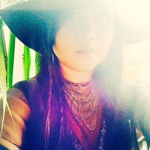 Meet your Posher, April