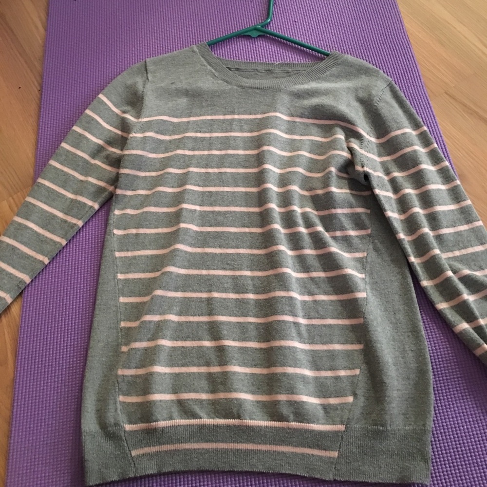 Lightweight sweater