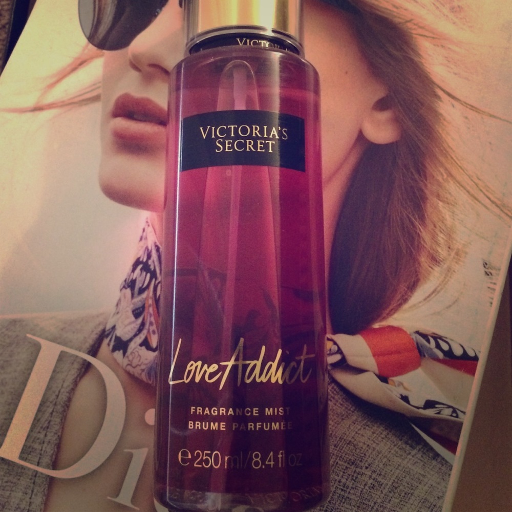 Victoria's Secret Love Addict fragrance mist