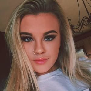 Meet your Posher, Alexandra