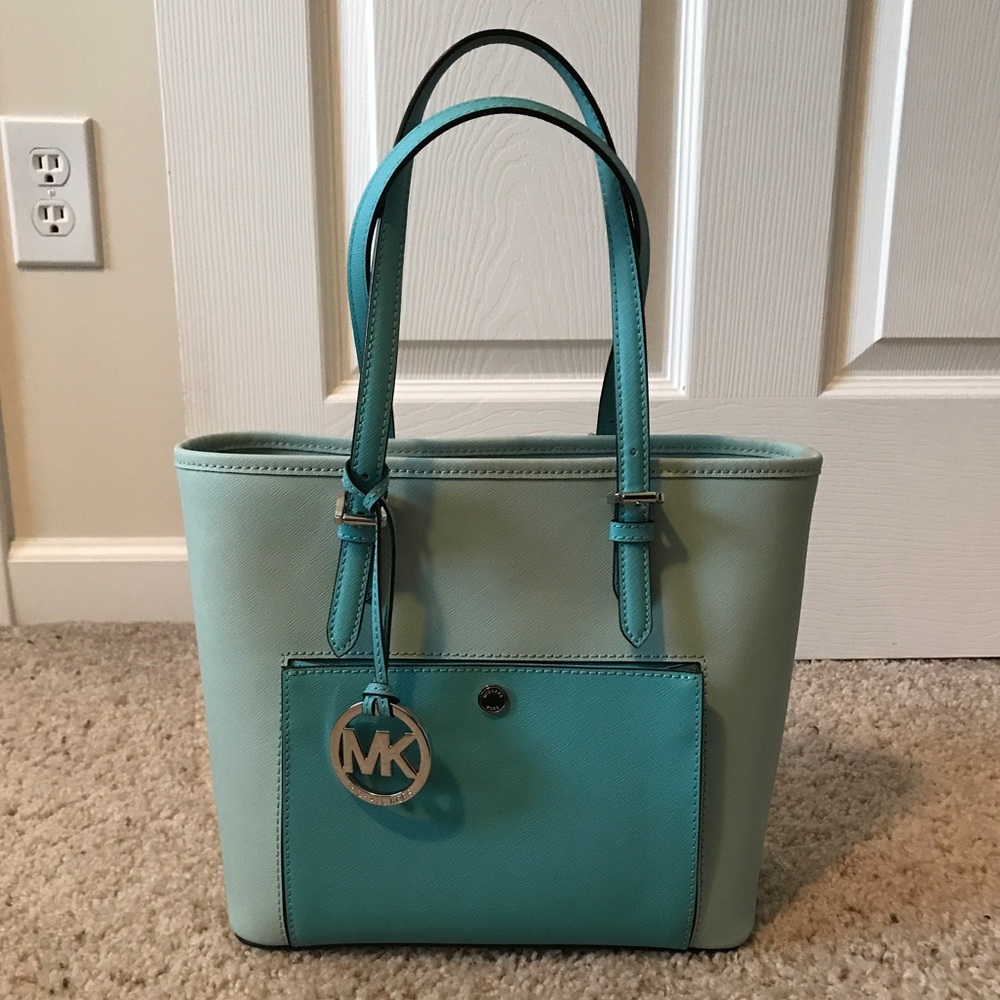 Mint Michael Kors medium jet set tote