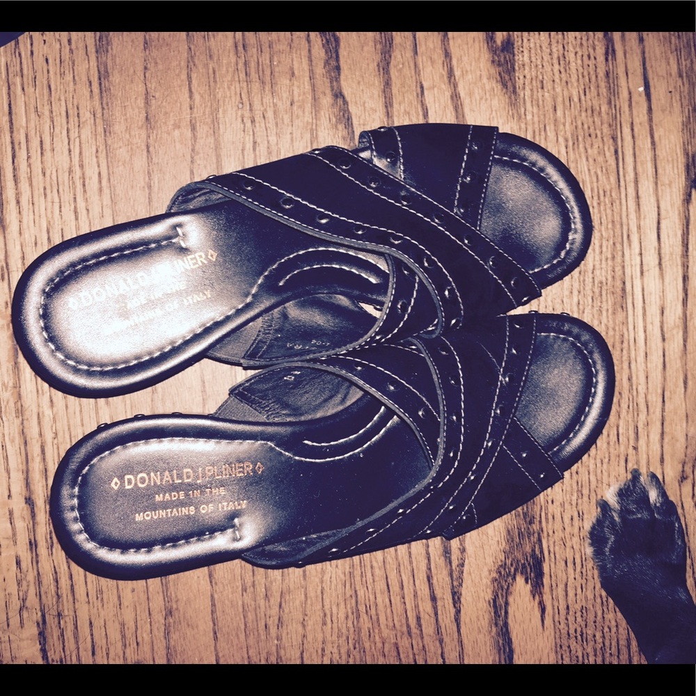 Donald J Pliner Black Leather Sliders