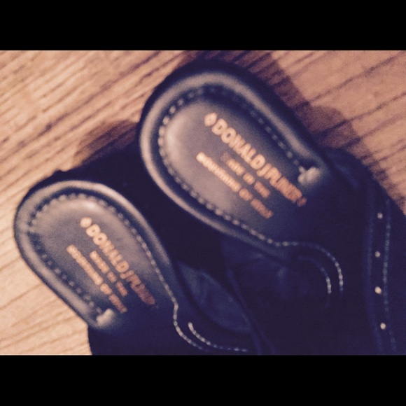 Donald J Pliner Black Leather Sliders - Picture 2 of 5