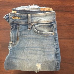 Hollister Destroyed Light wash skinny jean