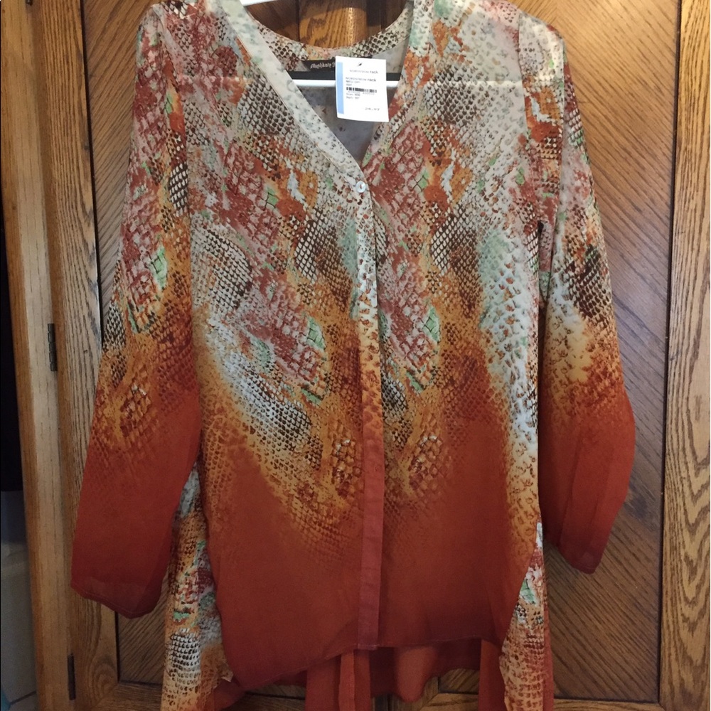 Tunic style printed blouse. Beautiful flowing