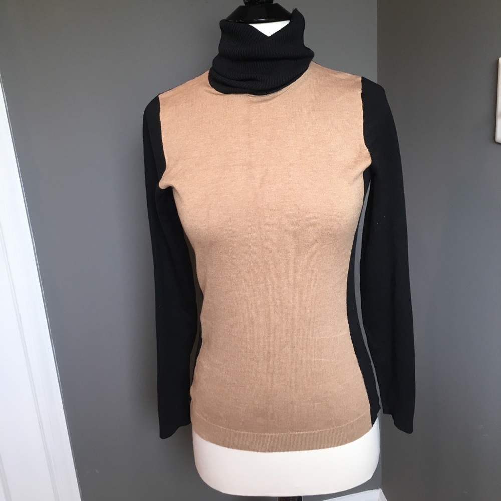 Black and camel turtleneck sweater Sz S