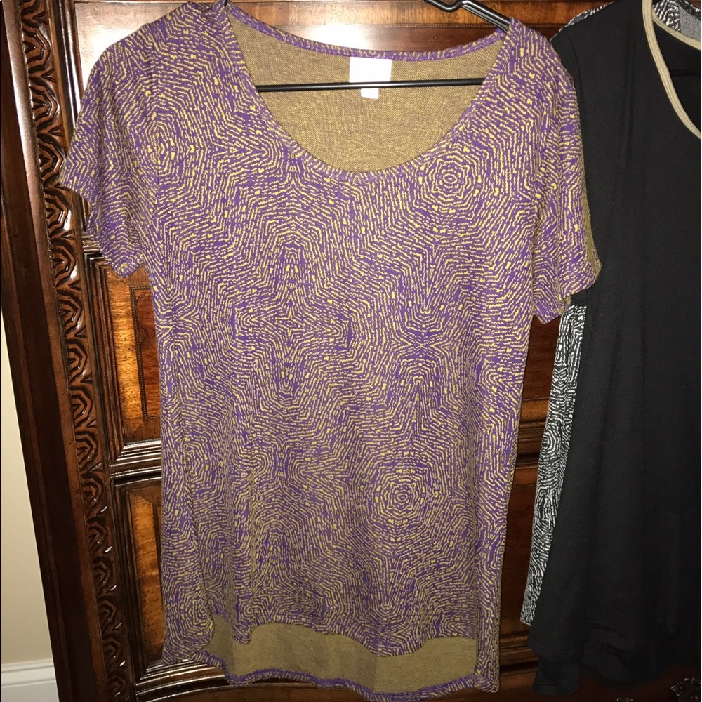 XS LulaRoe Classic Tee BNWOT