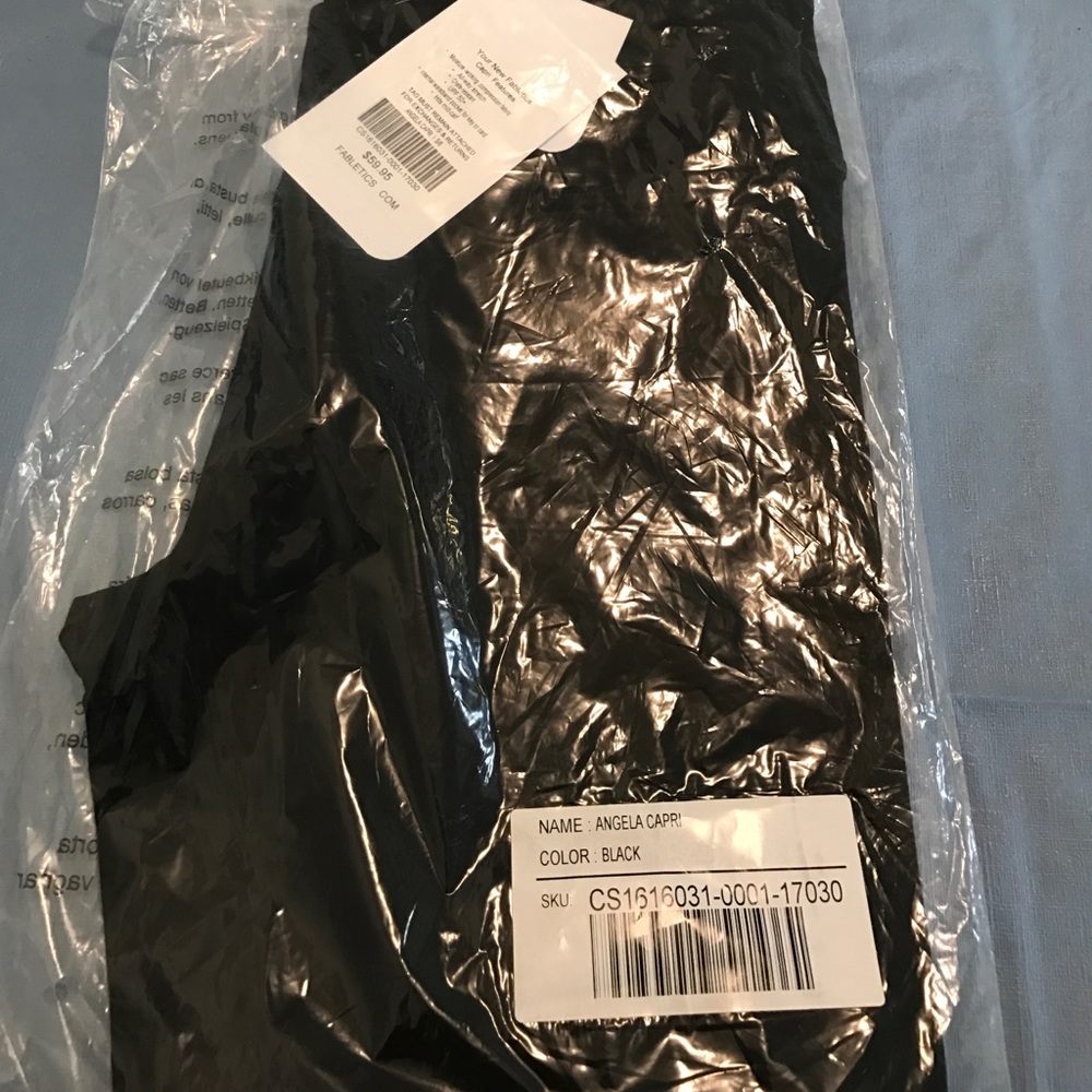 Fabletics "Angela" capri workout/yoga pants