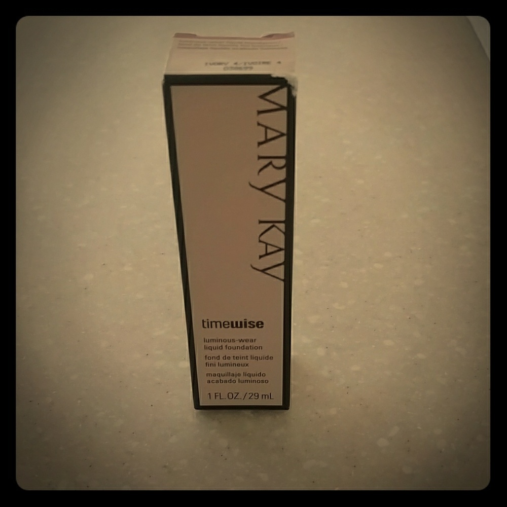 Mary Kay Timewise Foundation in Ivory 4